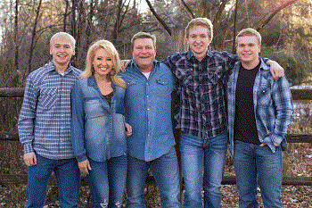 Clint Robertson with wife and sons (Image: clintrobertson.com)